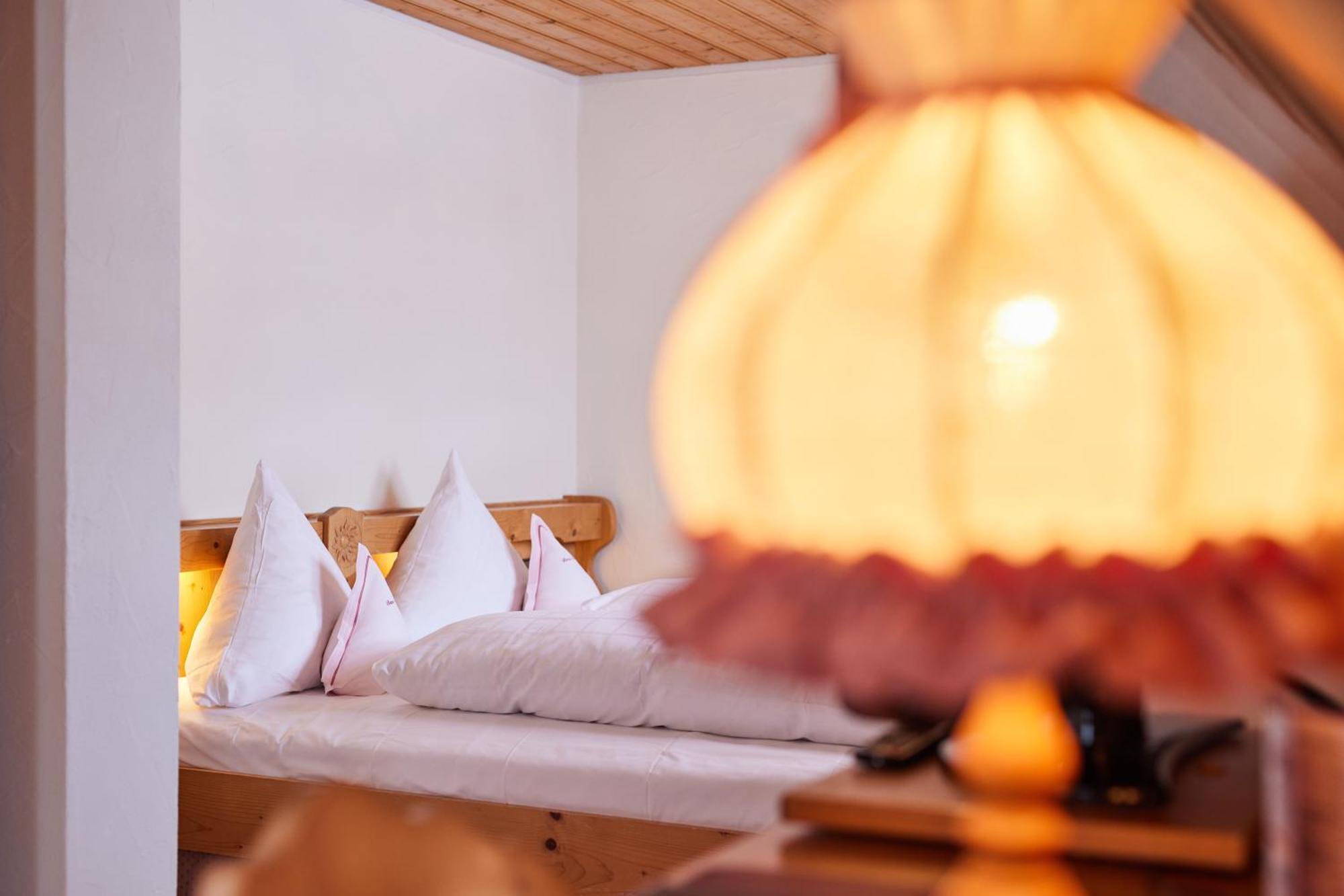 Hotel Sonne Post Mit Schwimmbad Тітізе-Нойштадт Екстер'єр фото