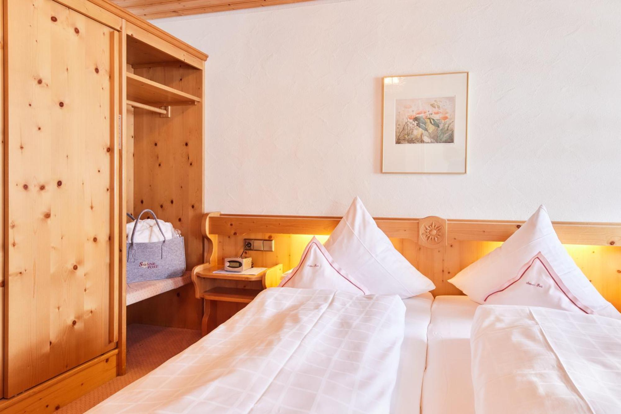 Hotel Sonne Post Mit Schwimmbad Тітізе-Нойштадт Екстер'єр фото